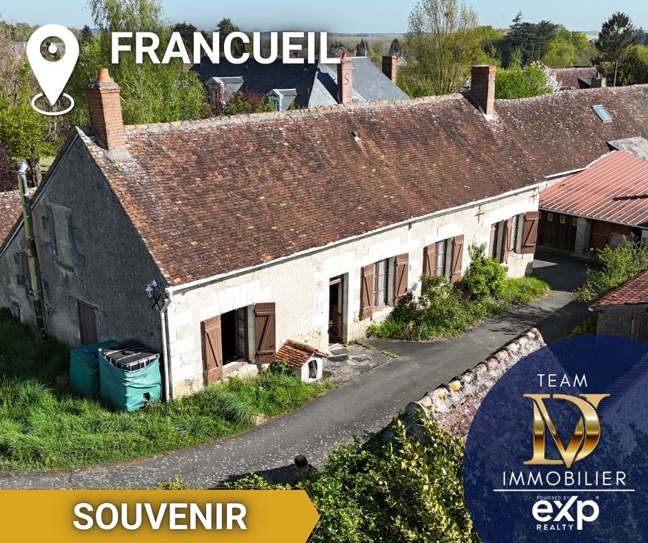 A vendre sur Bléré, Chenonceaux, longère tourangelle avec granges à aménager, puit, terrain au calme, proche centre ville, indre et loire